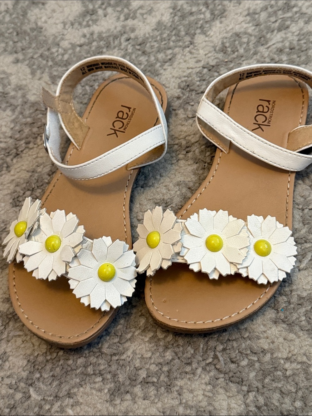 Rack Room Kids White Daisy Strap Sandals with Yellow Centers